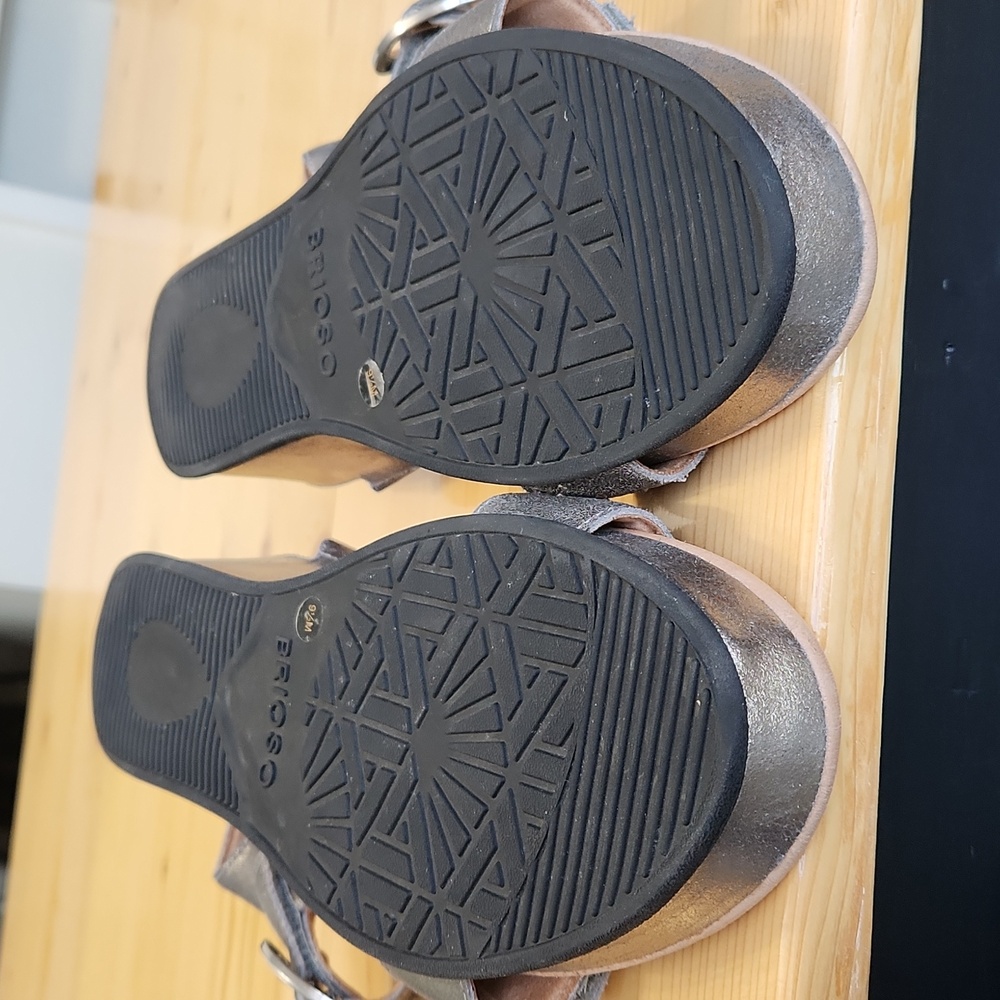 Brioso Huntley Sandals Comfort Metallic Covered Wedge in Pewter Size 9.5 - Picture 13 of 17